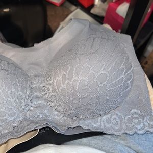 3 pkg of pullover lace bras in xxxl but these fit like a large 36c/38b cup.
